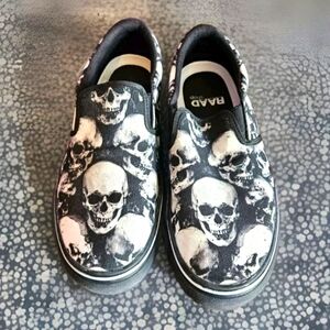 raad shop shoes Skull Slip Ons Men 6.5 Women 8.5